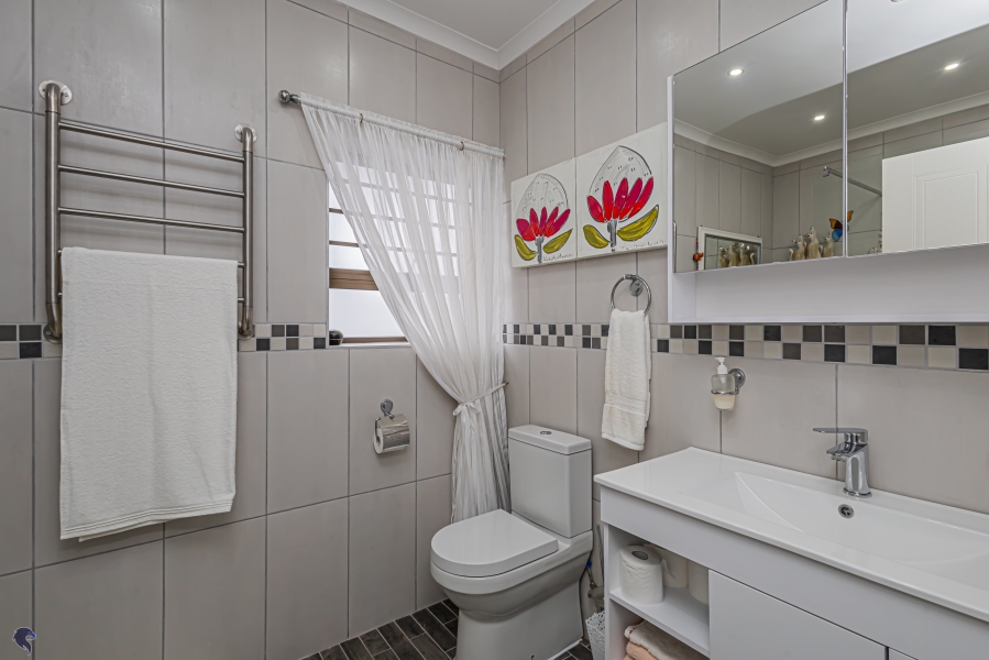 4 Bedroom Property for Sale in Calypso Beach Western Cape